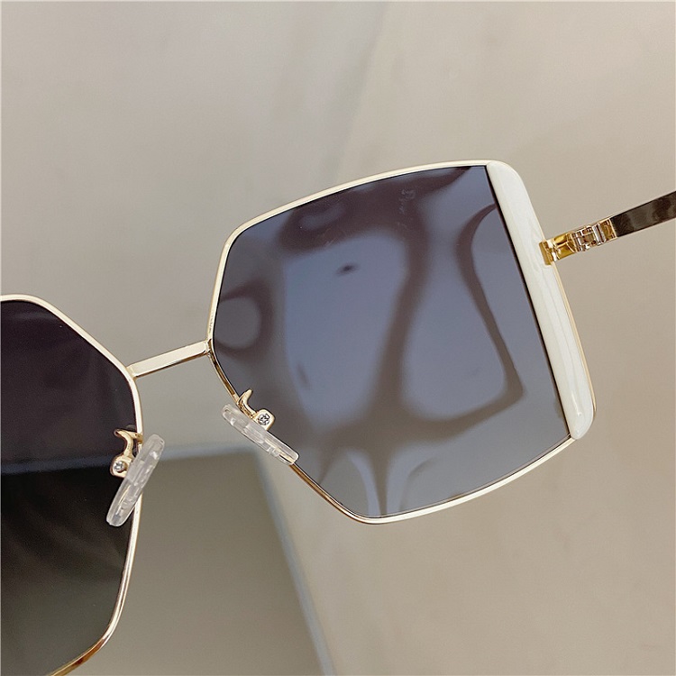 Women's Sunglasses Ladies Big Square Aviator Sunglasses UV Protection Outdoor dark Glasses Classy Fashion Polarized Eyeglasses with Leather glasses Case