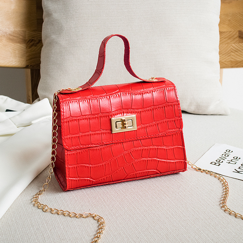 New Fashion Crocodile Pattern Shoulder Bag PU Chain Buckle Messenger Bag Three-dimensional Texture Handbags for WomenRed